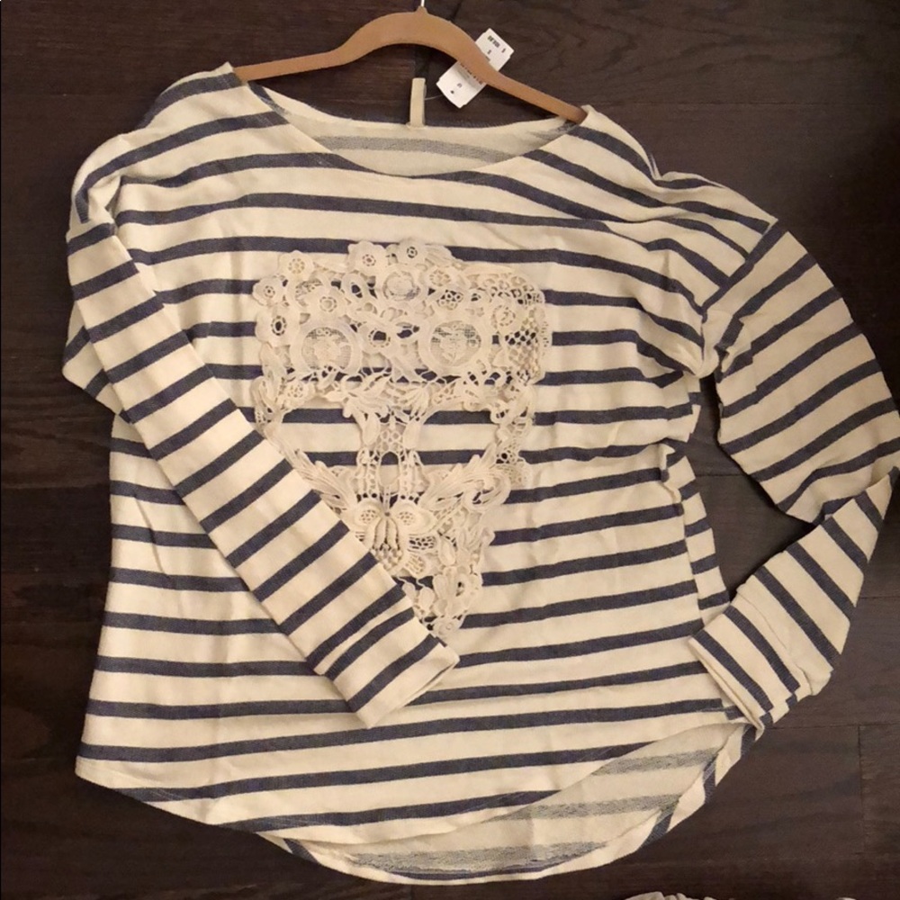 NWT striped sweatshirt with lace skull